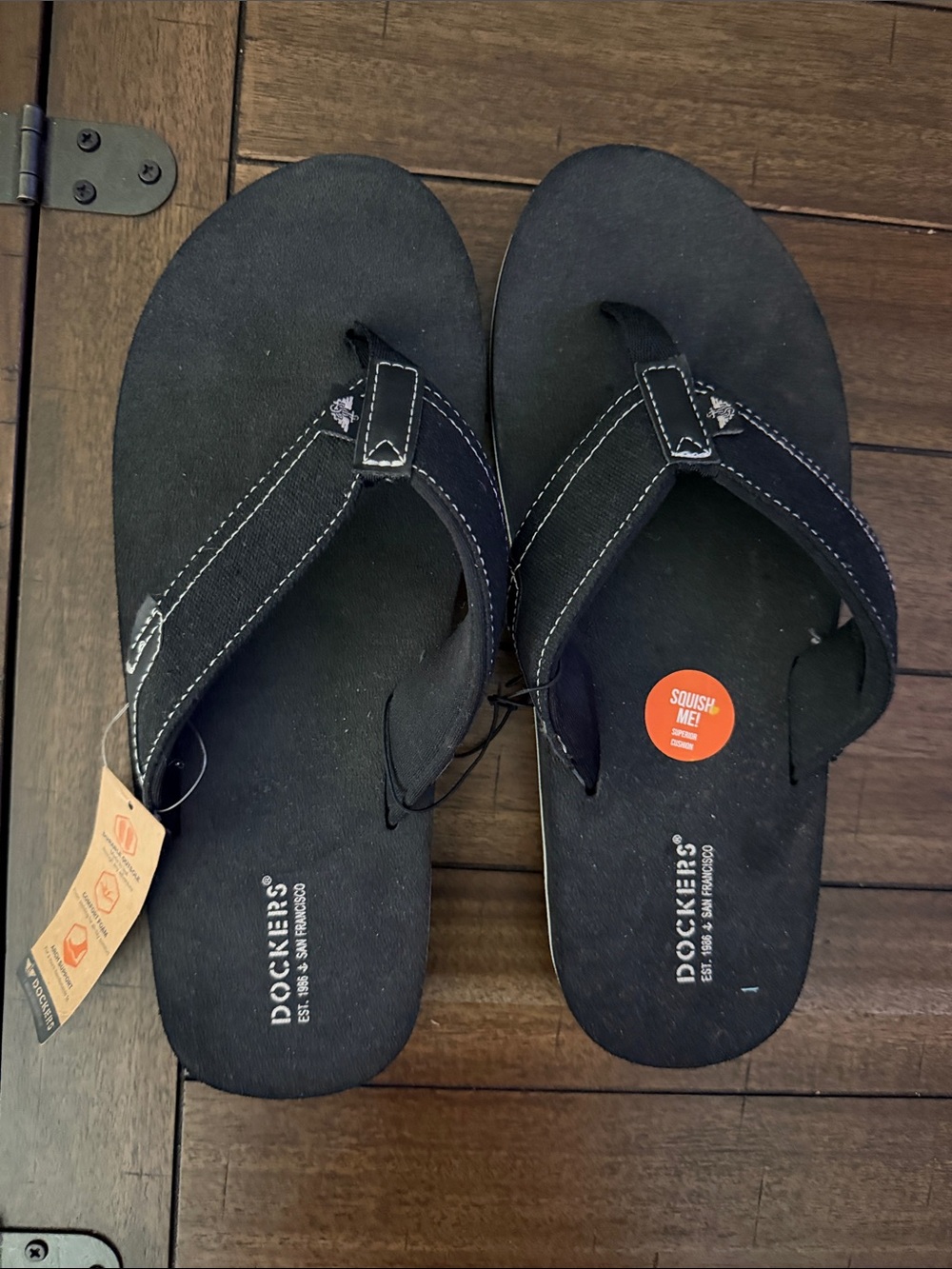 Dockers Men’s Black Flip-Flop Sandals with Contrast Stitching